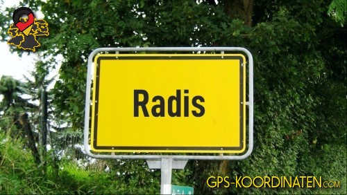 Typisches deutsches Ortseingangsschild Radis in Sachsen-Anhalt