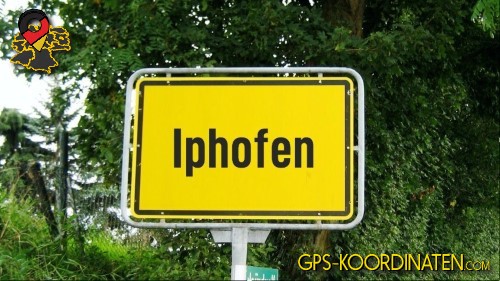 Typisches deutsches Straßenschild am Ortseingang von Iphofen in Bayern